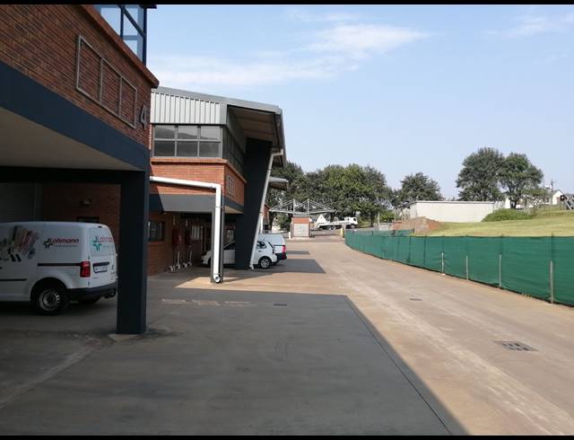 580M² WAREHOUSE TO LET IN WATERFALL